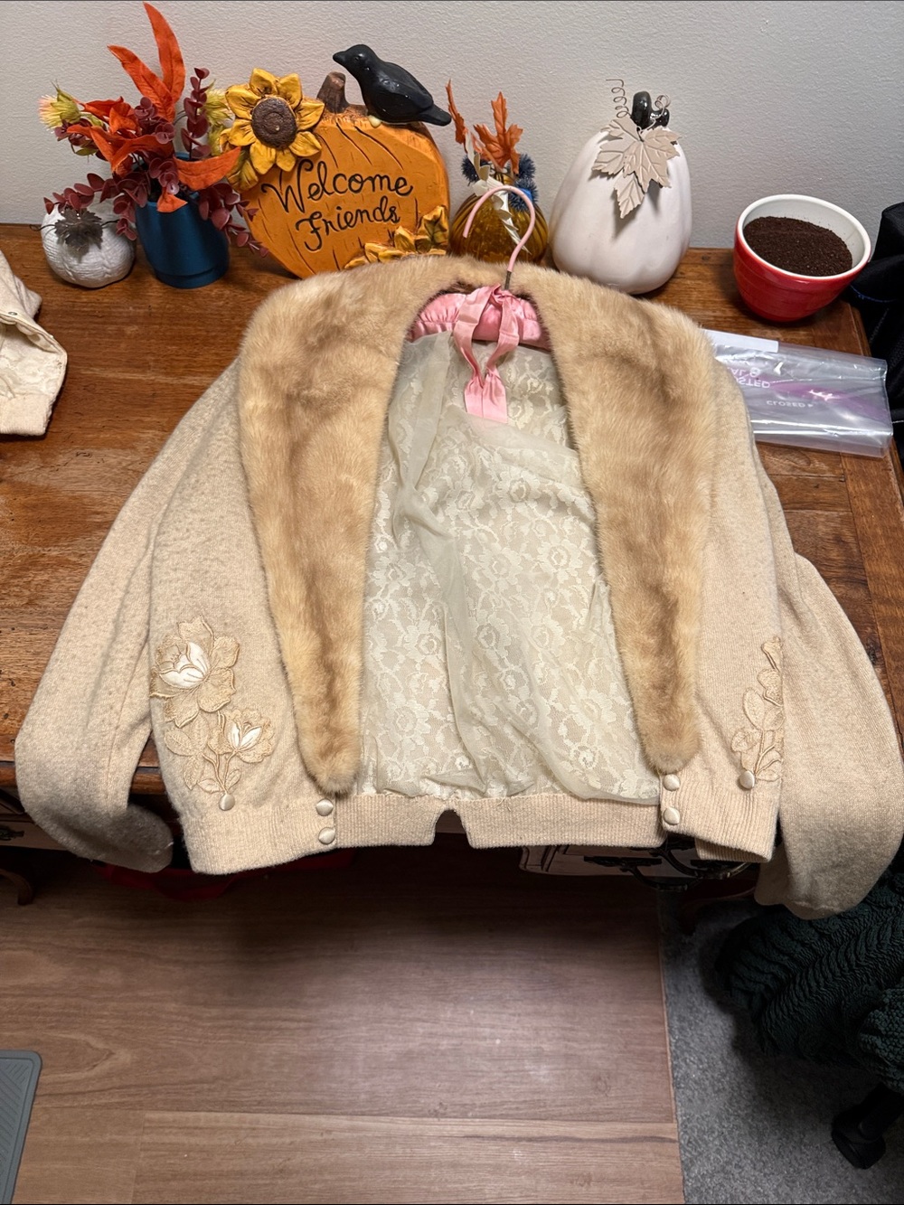 Vintage Cream Women's cardigan with Fur Collar